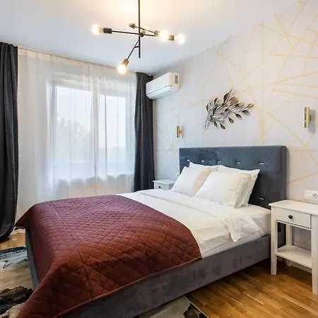 Bright 2br Flat - Location - Amazing Balcony Апартаменти