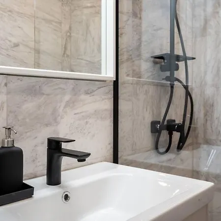 Bright 2br Flat - Location - Amazing Balcony *