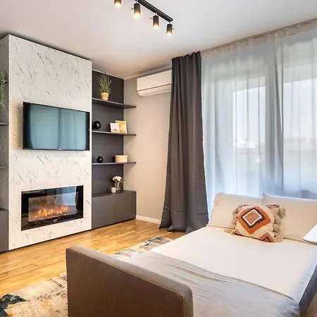 Bright 2br Flat - Location - Amazing Balcony Апартаменти