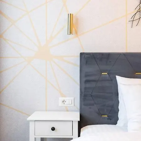 Апартаменти Bright 2br Flat - Location - Amazing Balcony *