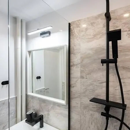 Bright 2br Flat - Location - Amazing Balcony Апартаменти *