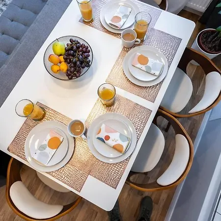 Апартаменти Bright 2br Flat - Location - Amazing Balcony Бухарест