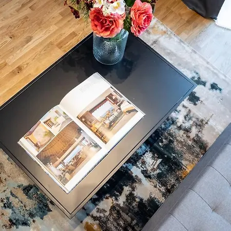 Апартаменти Bright 2br Flat - Location - Amazing Balcony
