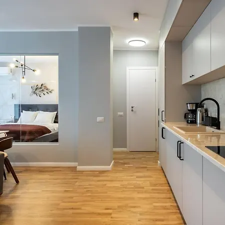 Апартаменти Bright 2br Flat - Location - Amazing Balcony *